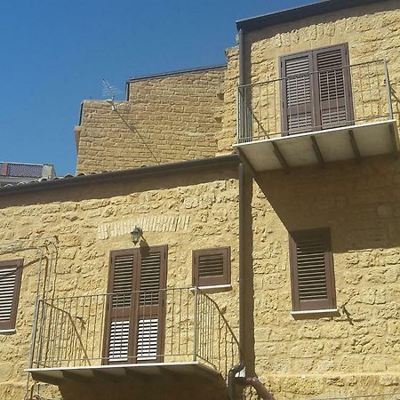 B&B A Due Passi Dal Centro Agrigento Eksteriør billede