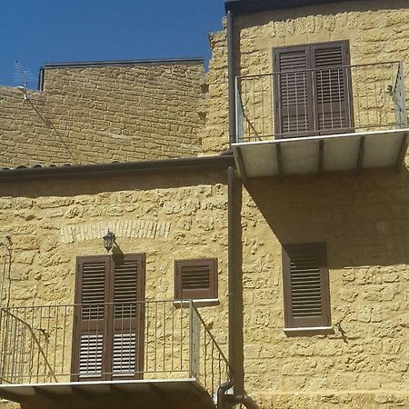 B&B A Due Passi Dal Centro Agrigento Eksteriør billede