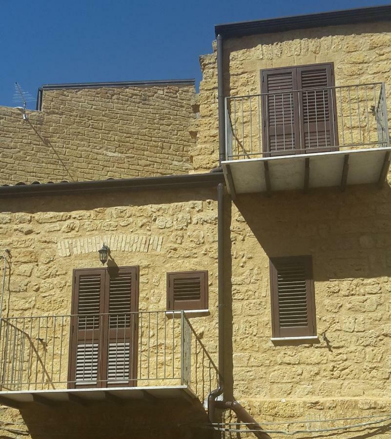 B&B A Due Passi Dal Centro Agrigento Eksteriør billede